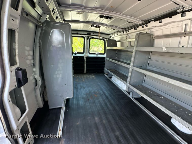 image for item DO0956 2016 Chevrolet Express G2500 van