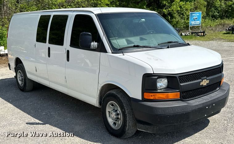 image for item DO0957 2017 Chevrolet Express 3500 van