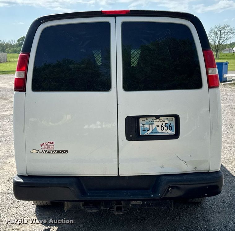 image for item DO0957 2017 Chevrolet Express 3500 van