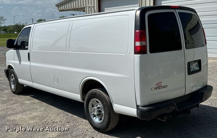 image for item DO0957 2017 Chevrolet Express 3500 van