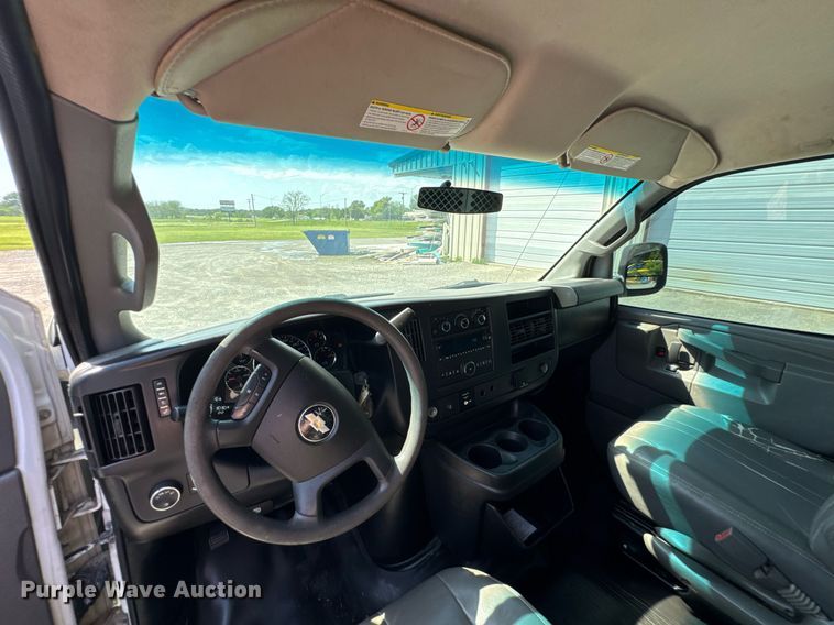 image for item DO0957 2017 Chevrolet Express 3500 van