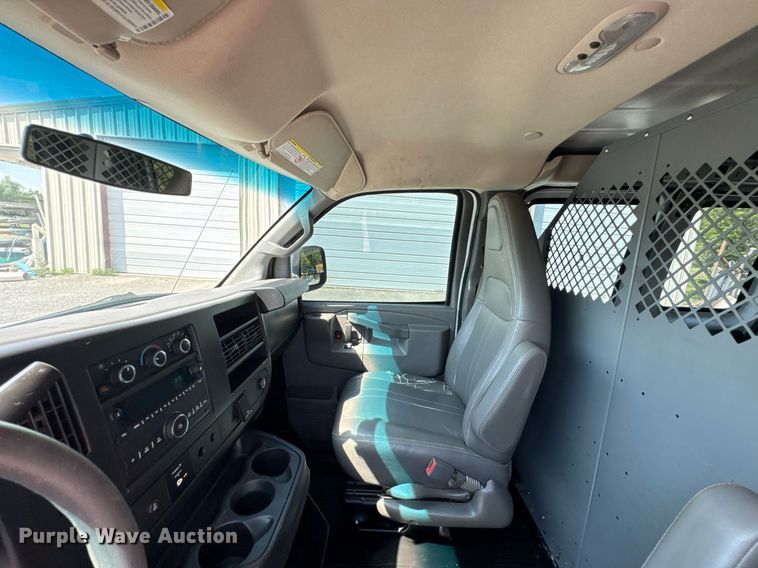 image for item DO0957 2017 Chevrolet Express 3500 van