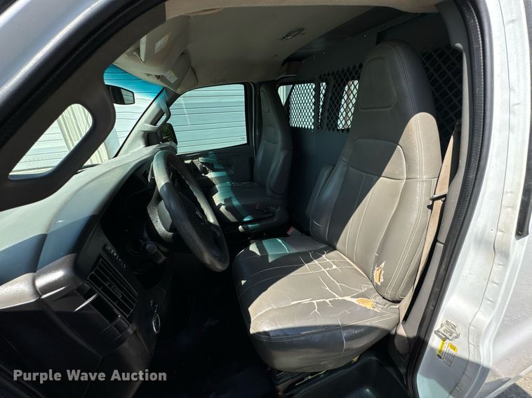 image for item DO0957 2017 Chevrolet Express 3500 van