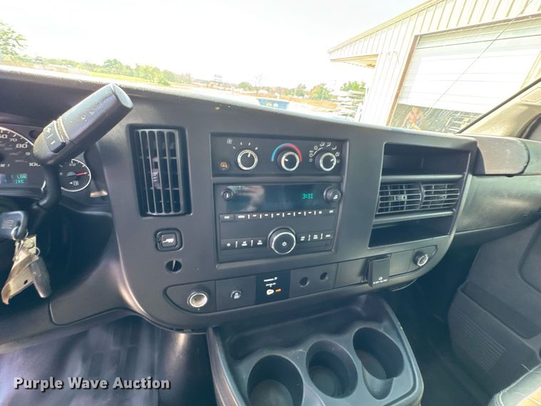 image for item DO0957 2017 Chevrolet Express 3500 van