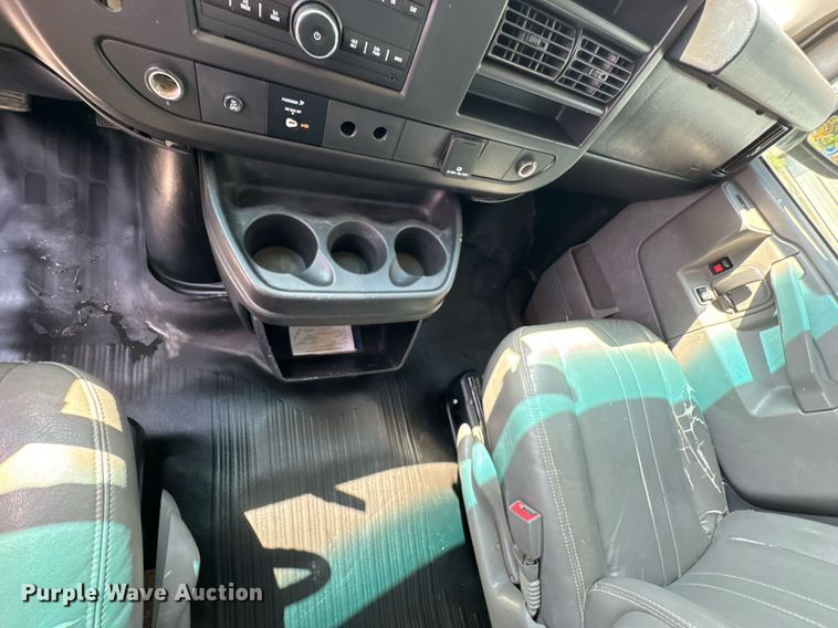 image for item DO0957 2017 Chevrolet Express 3500 van