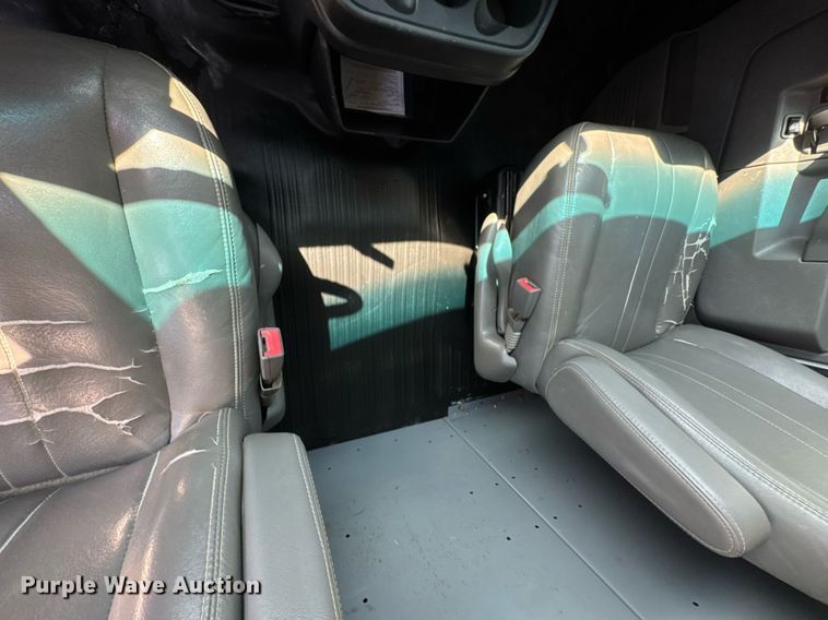 image for item DO0957 2017 Chevrolet Express 3500 van