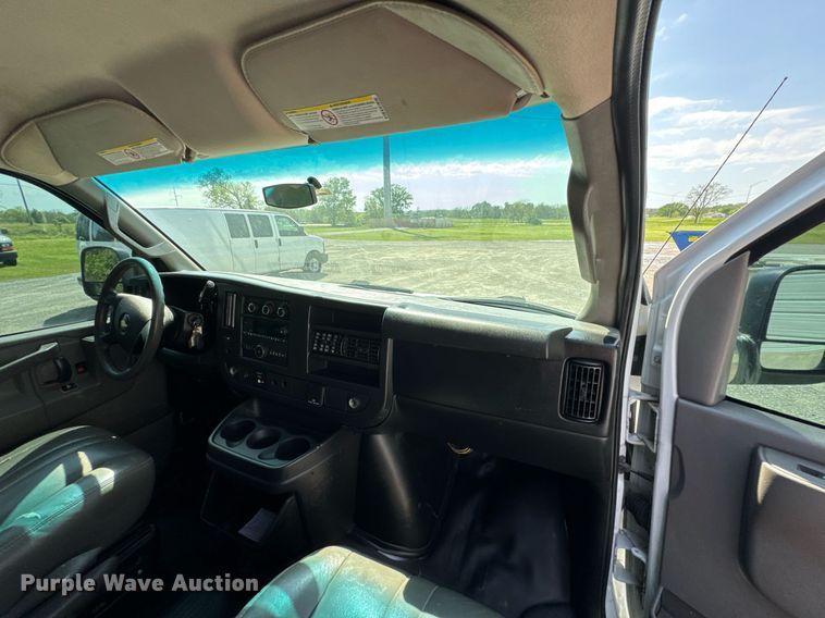image for item DO0957 2017 Chevrolet Express 3500 van