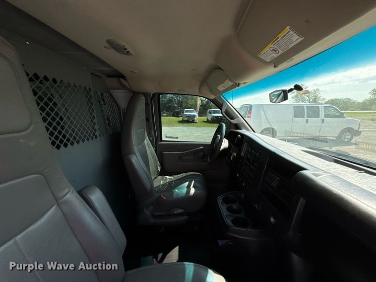 image for item DO0957 2017 Chevrolet Express 3500 van