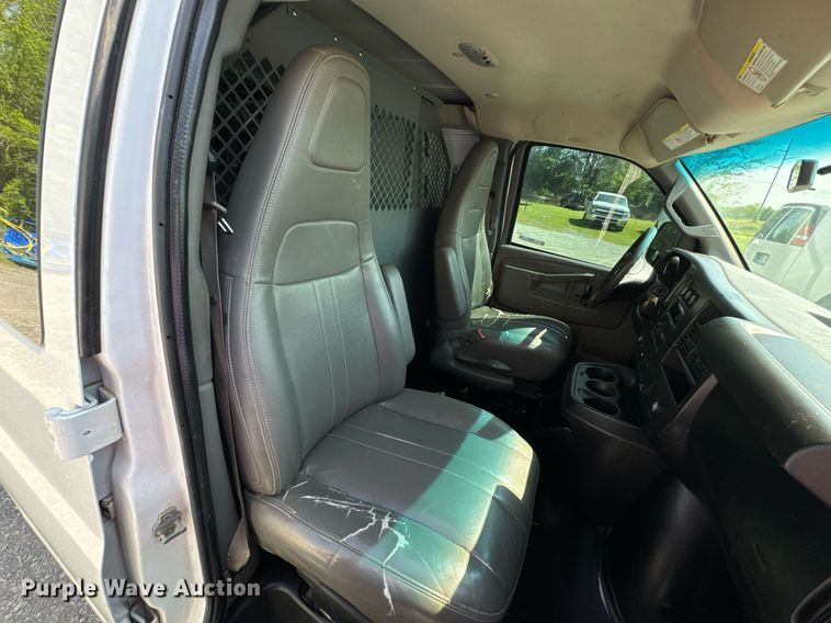 image for item DO0957 2017 Chevrolet Express 3500 van