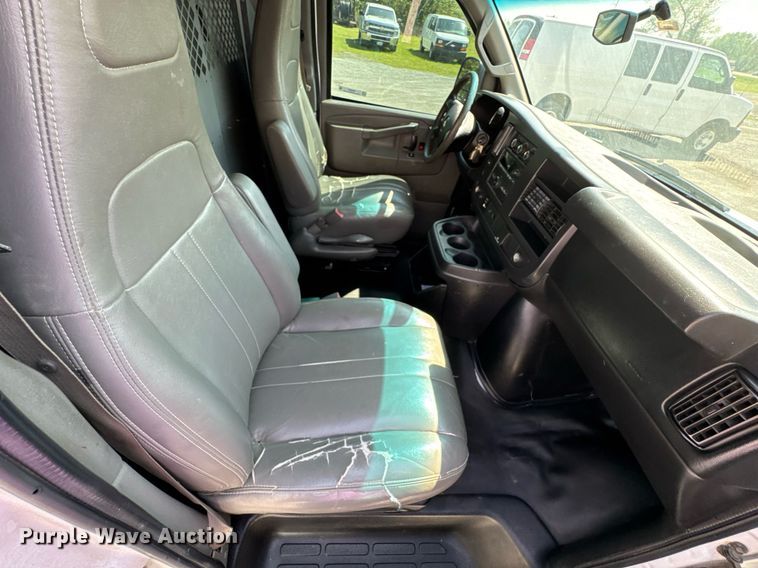 image for item DO0957 2017 Chevrolet Express 3500 van