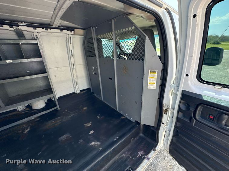 image for item DO0957 2017 Chevrolet Express 3500 van