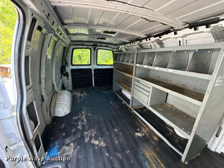 image for item DO0957 2017 Chevrolet Express 3500 van