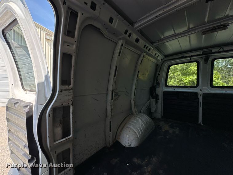 image for item DO0957 2017 Chevrolet Express 3500 van