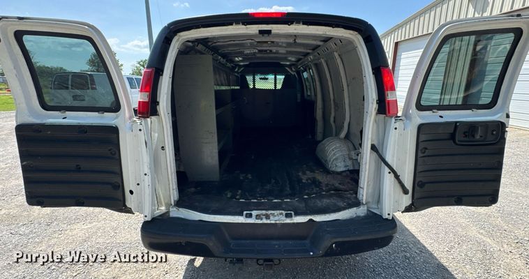 image for item DO0957 2017 Chevrolet Express 3500 van