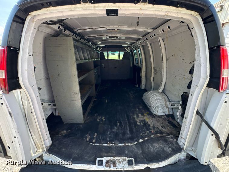 image for item DO0957 2017 Chevrolet Express 3500 van