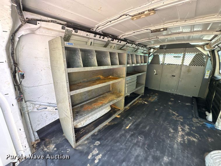 image for item DO0957 2017 Chevrolet Express 3500 van