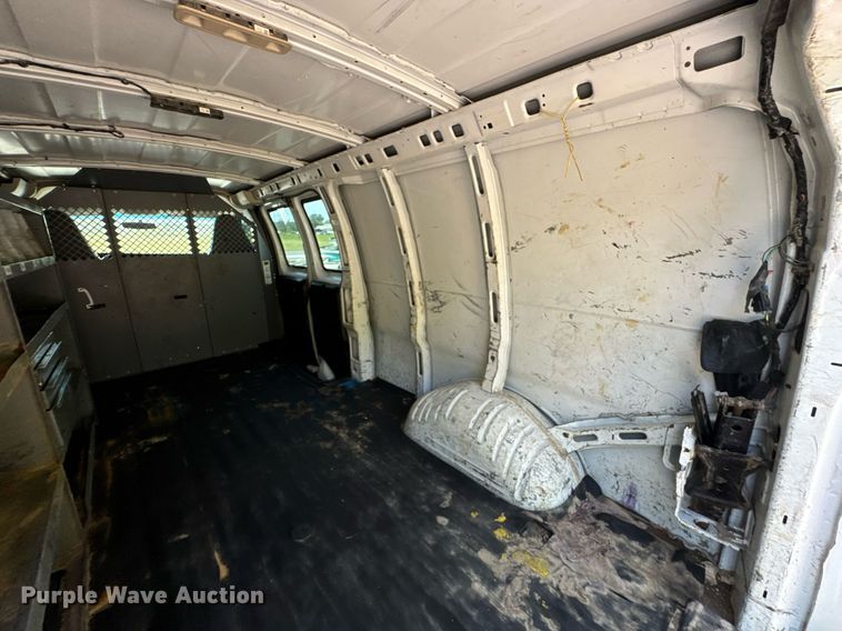 image for item DO0957 2017 Chevrolet Express 3500 van