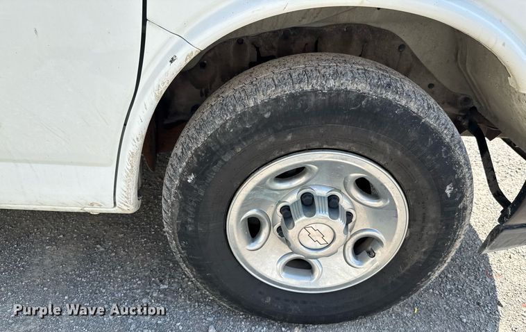 image for item DO0957 2017 Chevrolet Express 3500 van