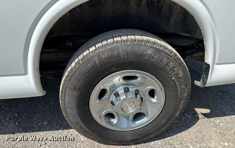 image for item DO0957 2017 Chevrolet Express 3500 van