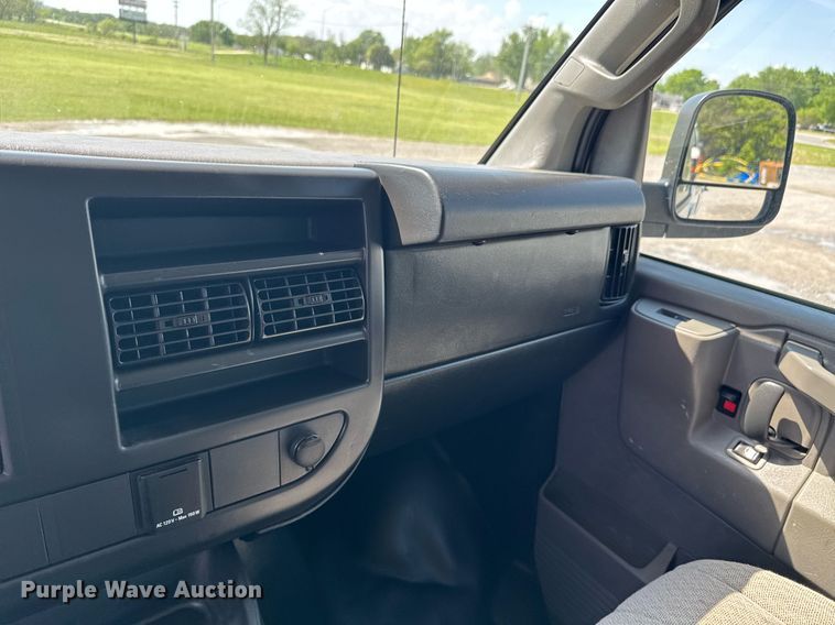 image for item DO0958 2016 Chevrolet Express 3500 van