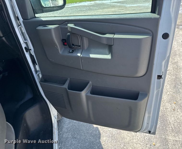 image for item DO0958 2016 Chevrolet Express 3500 van