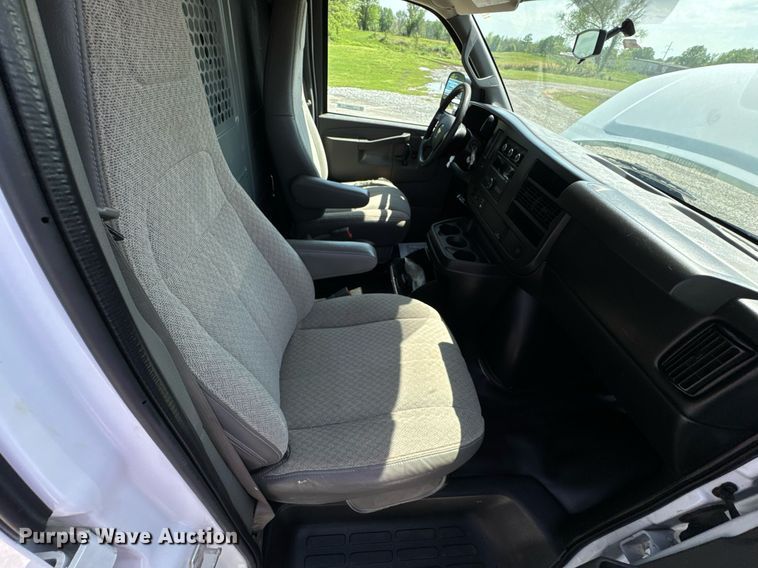 image for item DO0958 2016 Chevrolet Express 3500 van