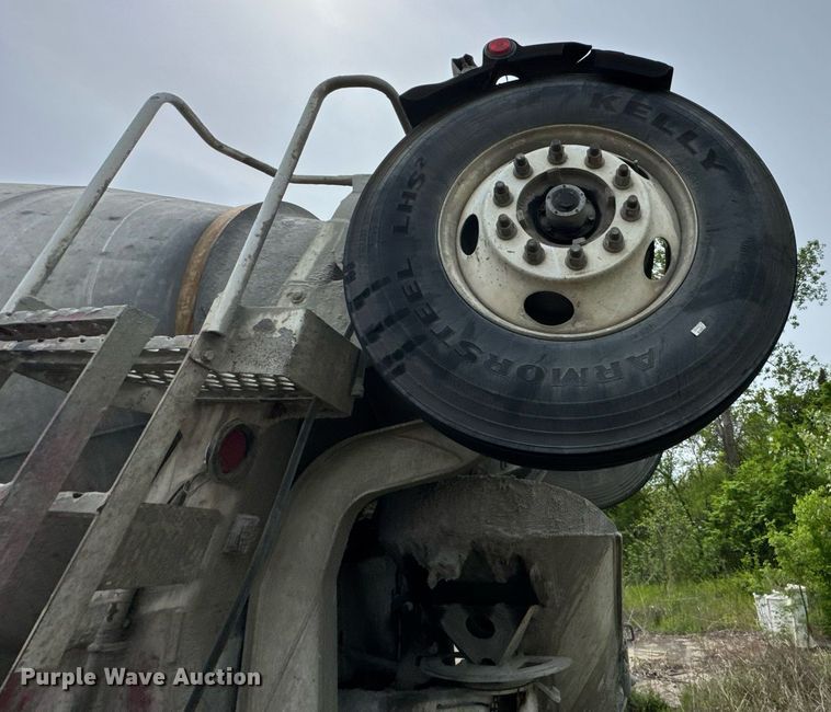 image for item DO0967 2005 Kenworth W900 ready mix truck