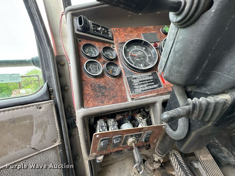 image for item DO0967 2005 Kenworth W900 ready mix truck