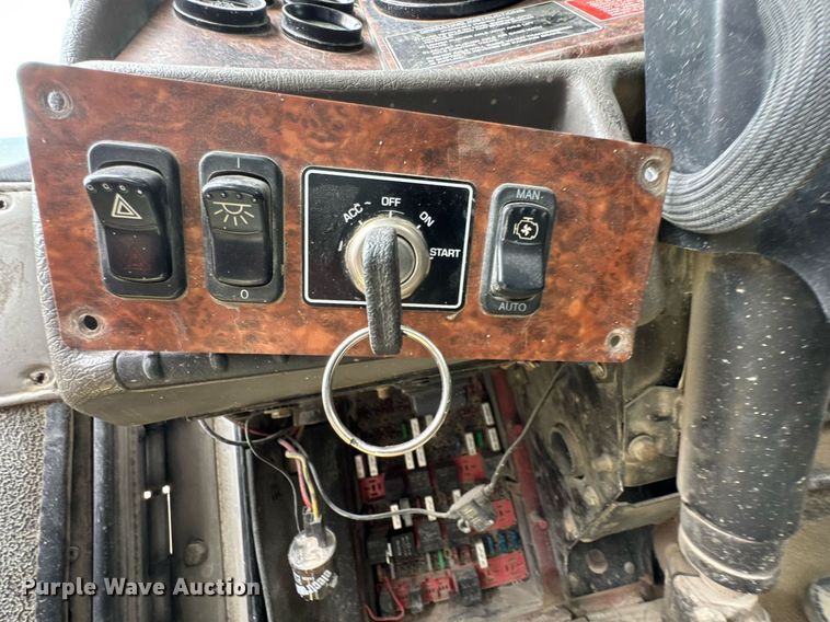 image for item DO0967 2005 Kenworth W900 ready mix truck