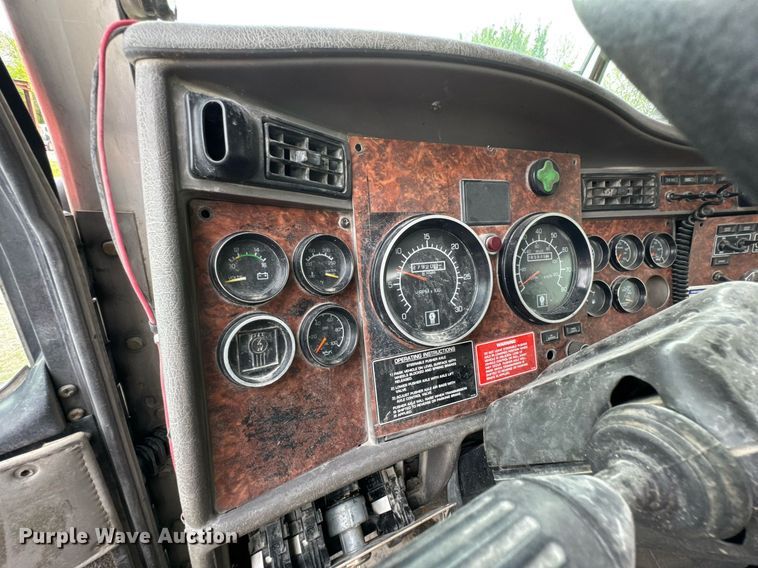 image for item DO0967 2005 Kenworth W900 ready mix truck