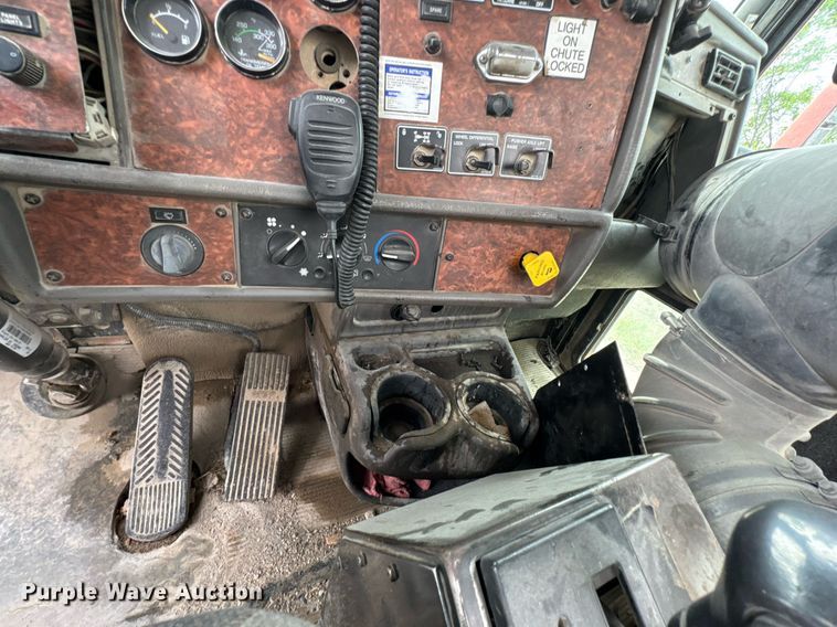 image for item DO0967 2005 Kenworth W900 ready mix truck