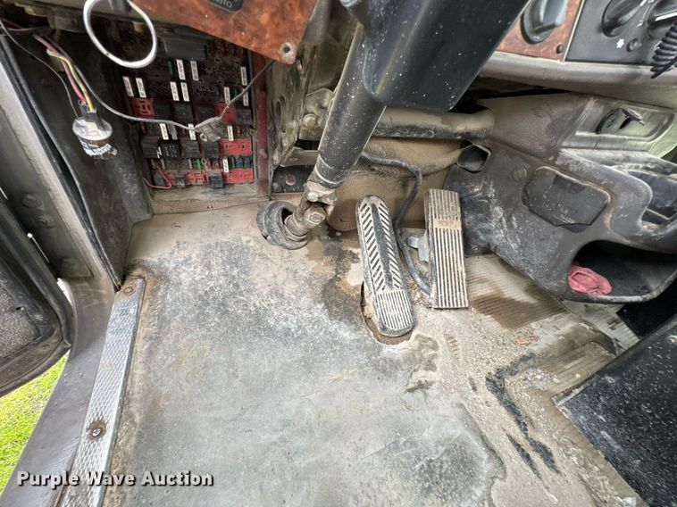 image for item DO0967 2005 Kenworth W900 ready mix truck