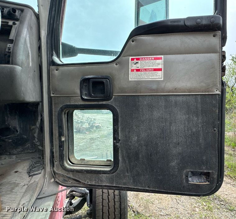 image for item DO0967 2005 Kenworth W900 ready mix truck