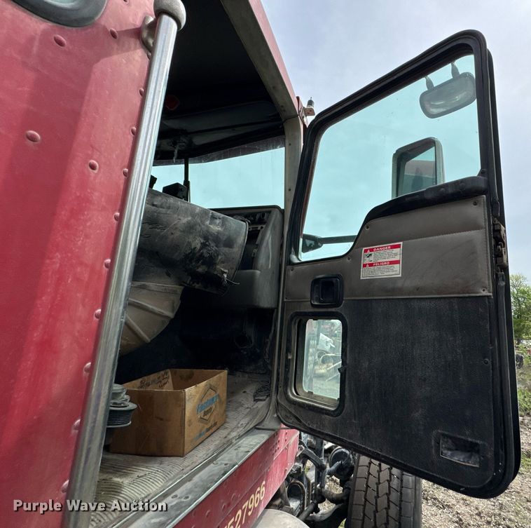 image for item DO0967 2005 Kenworth W900 ready mix truck