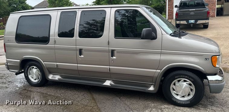 image for item DO0984 2002 Ford E150 van