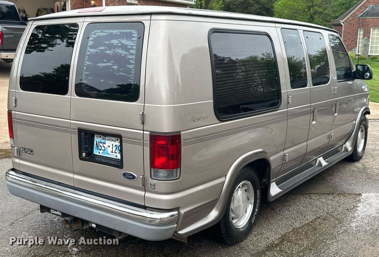 image for item DO0984 2002 Ford E150 van