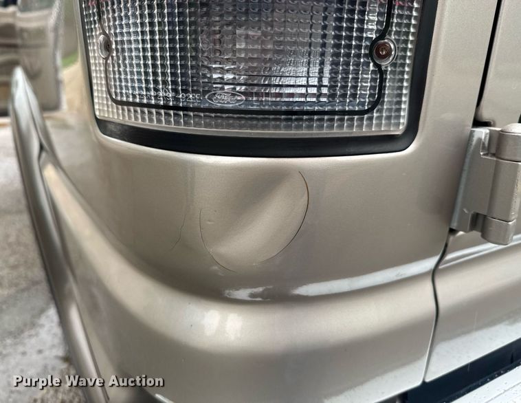 image for item DO0984 2002 Ford E150 van