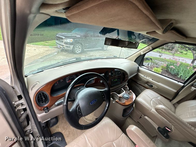 image for item DO0984 2002 Ford E150 van