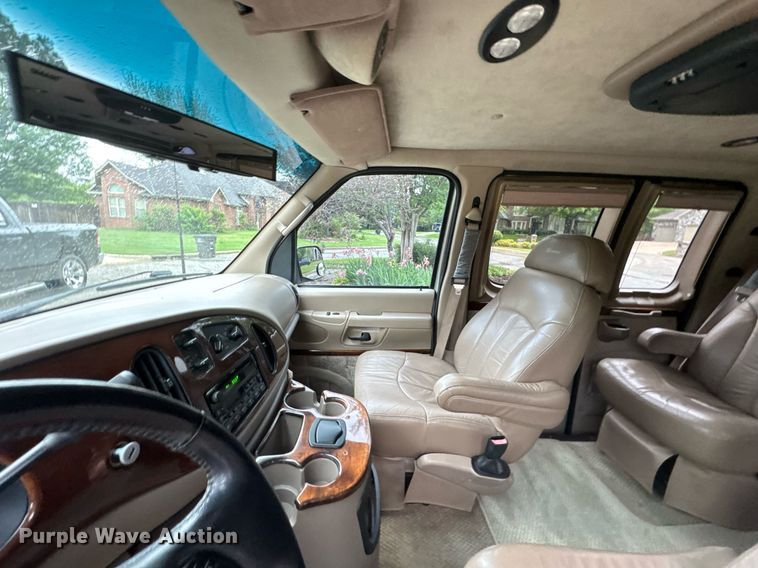image for item DO0984 2002 Ford E150 van
