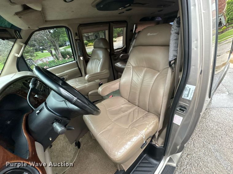 image for item DO0984 2002 Ford E150 van