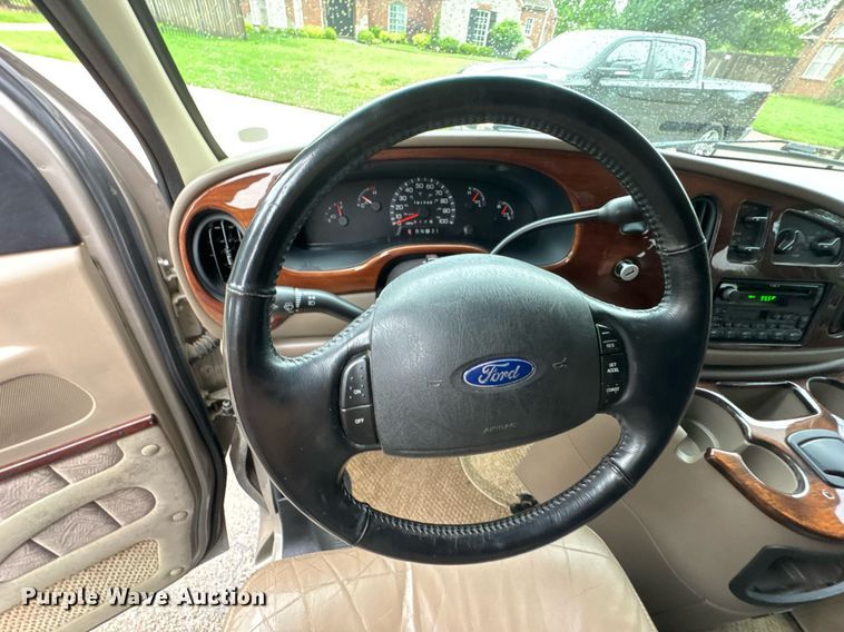 image for item DO0984 2002 Ford E150 van