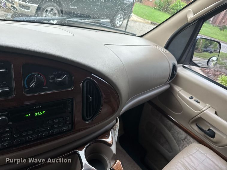 image for item DO0984 2002 Ford E150 van