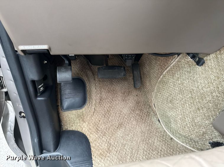 image for item DO0984 2002 Ford E150 van