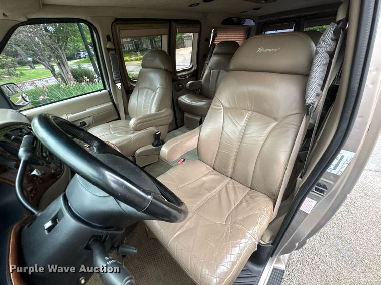 image for item DO0984 2002 Ford E150 van