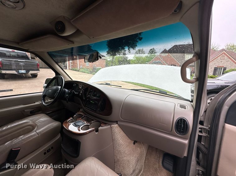 image for item DO0984 2002 Ford E150 van