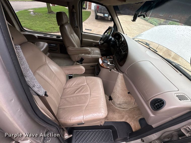 image for item DO0984 2002 Ford E150 van