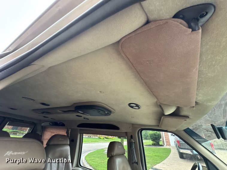 image for item DO0984 2002 Ford E150 van