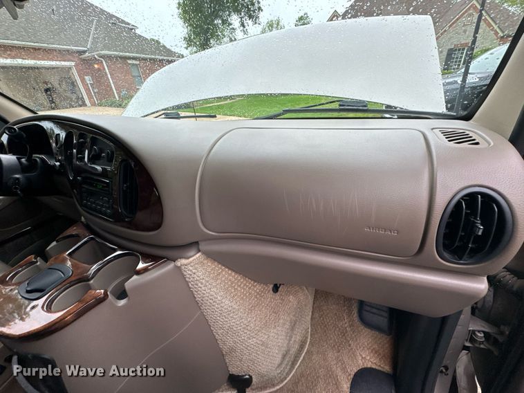 image for item DO0984 2002 Ford E150 van