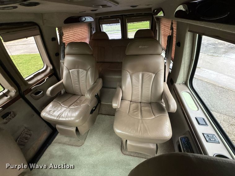 image for item DO0984 2002 Ford E150 van