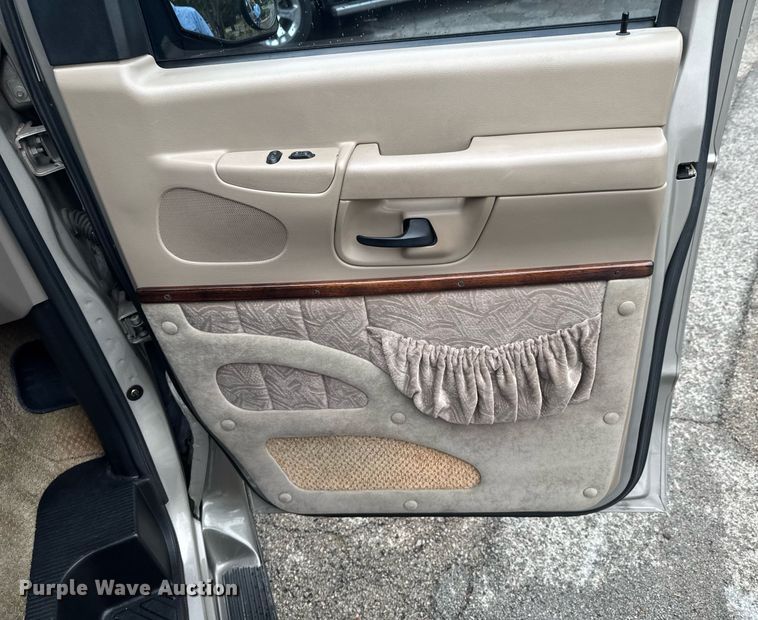 image for item DO0984 2002 Ford E150 van